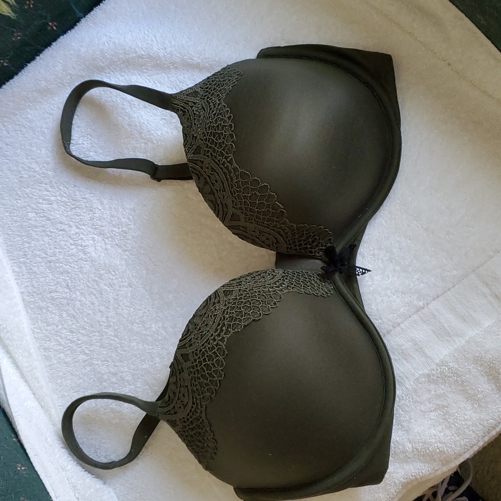 VS body by Victoria bra 38DD with lace trim